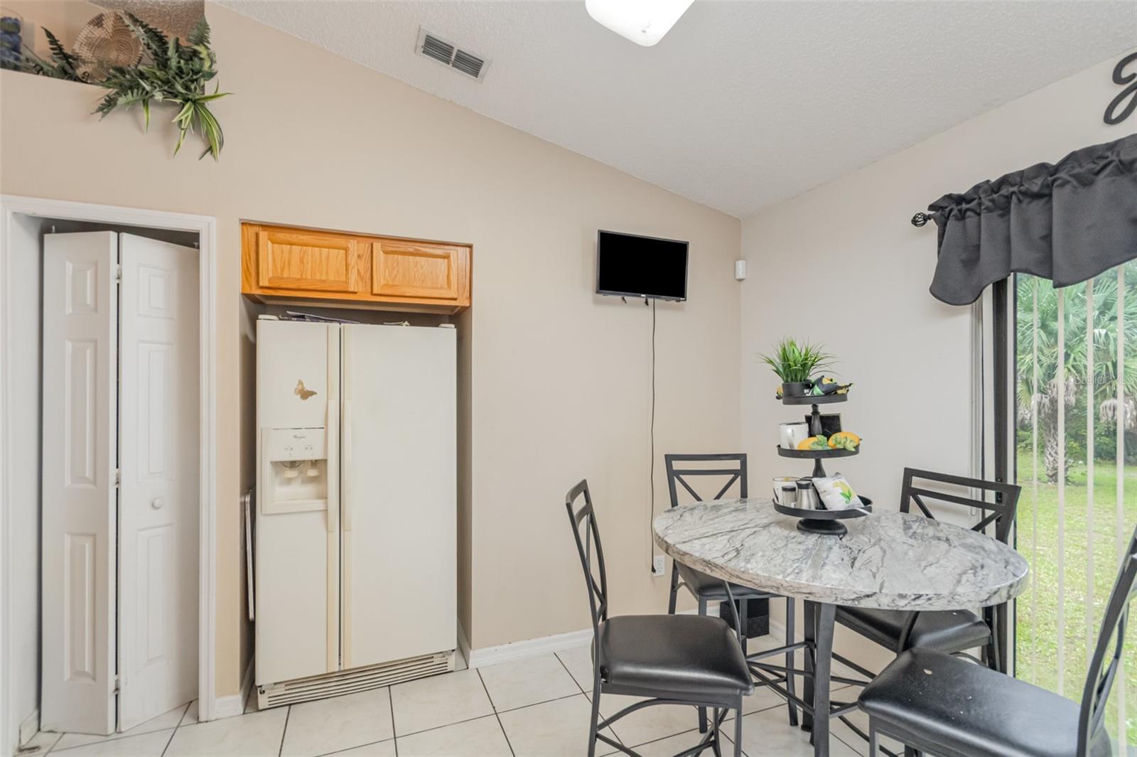 Image 9 of 30 For 633 High Street