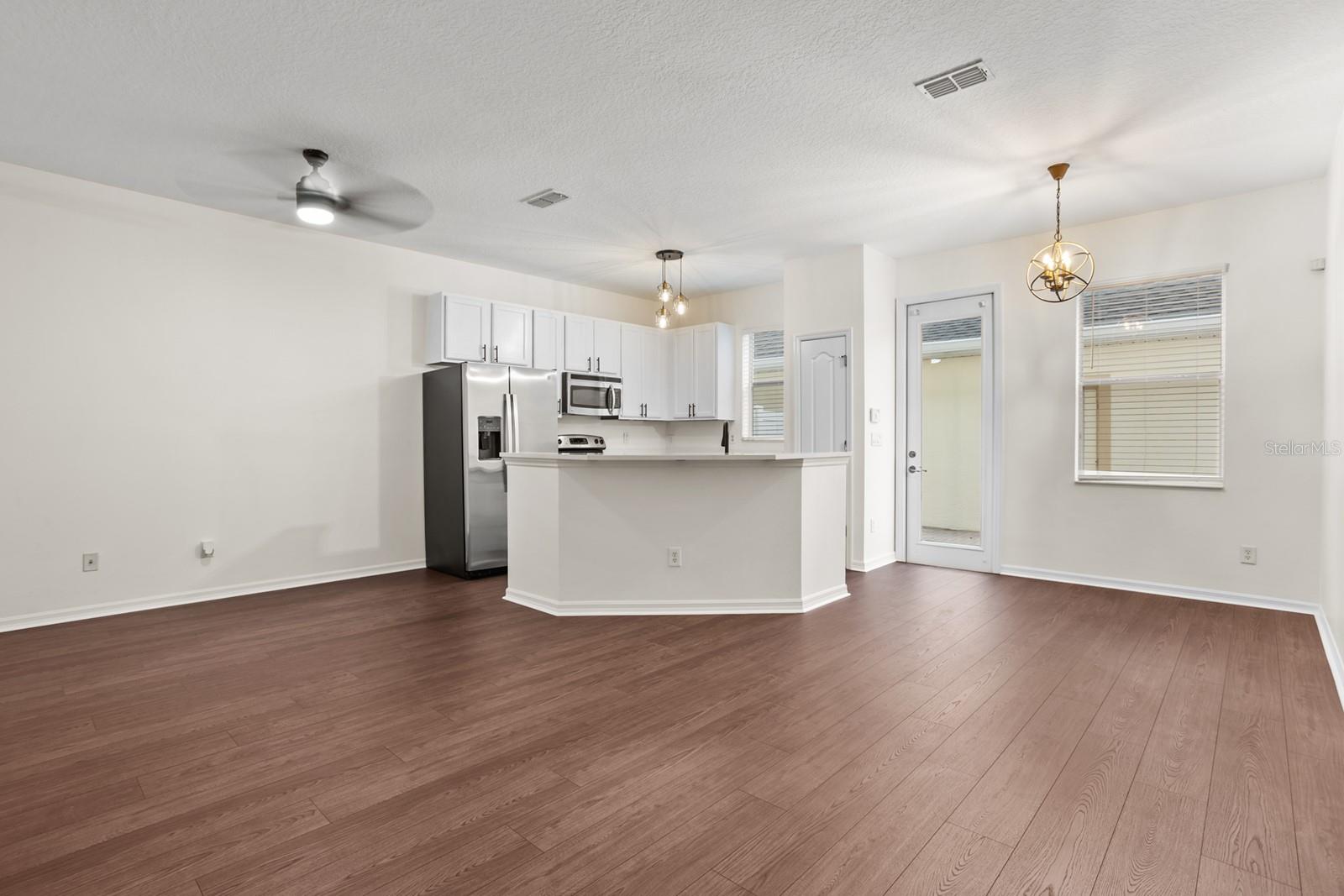 Image 5 of 58 For 14230 Avenue Of The Groves