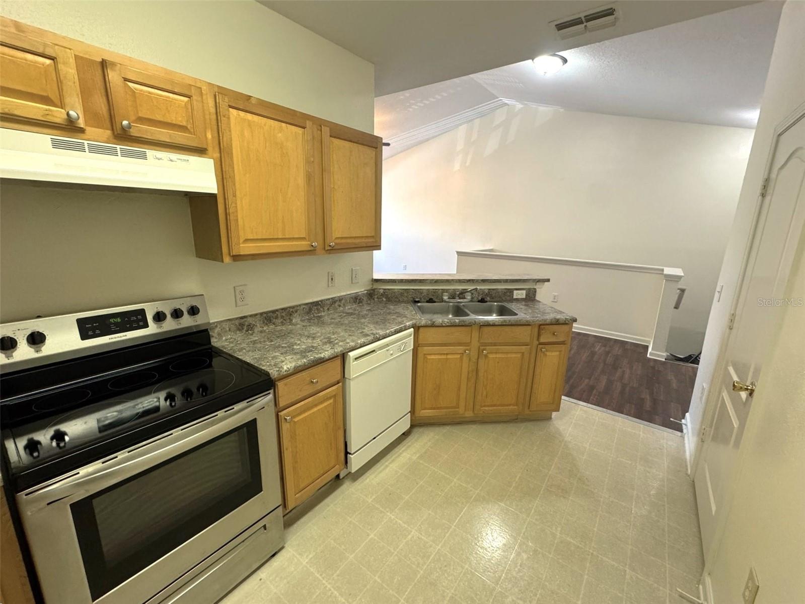 Image 8 of 19 For 17952 Villa Creek Drive 17952