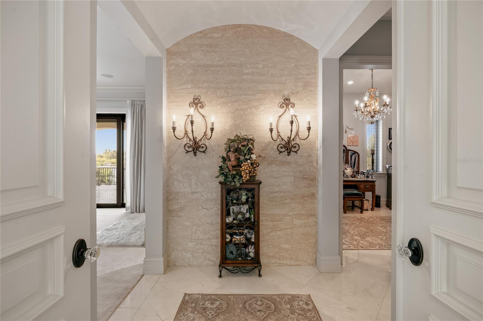 Image 12 of 69 For 10433 Banyan Way