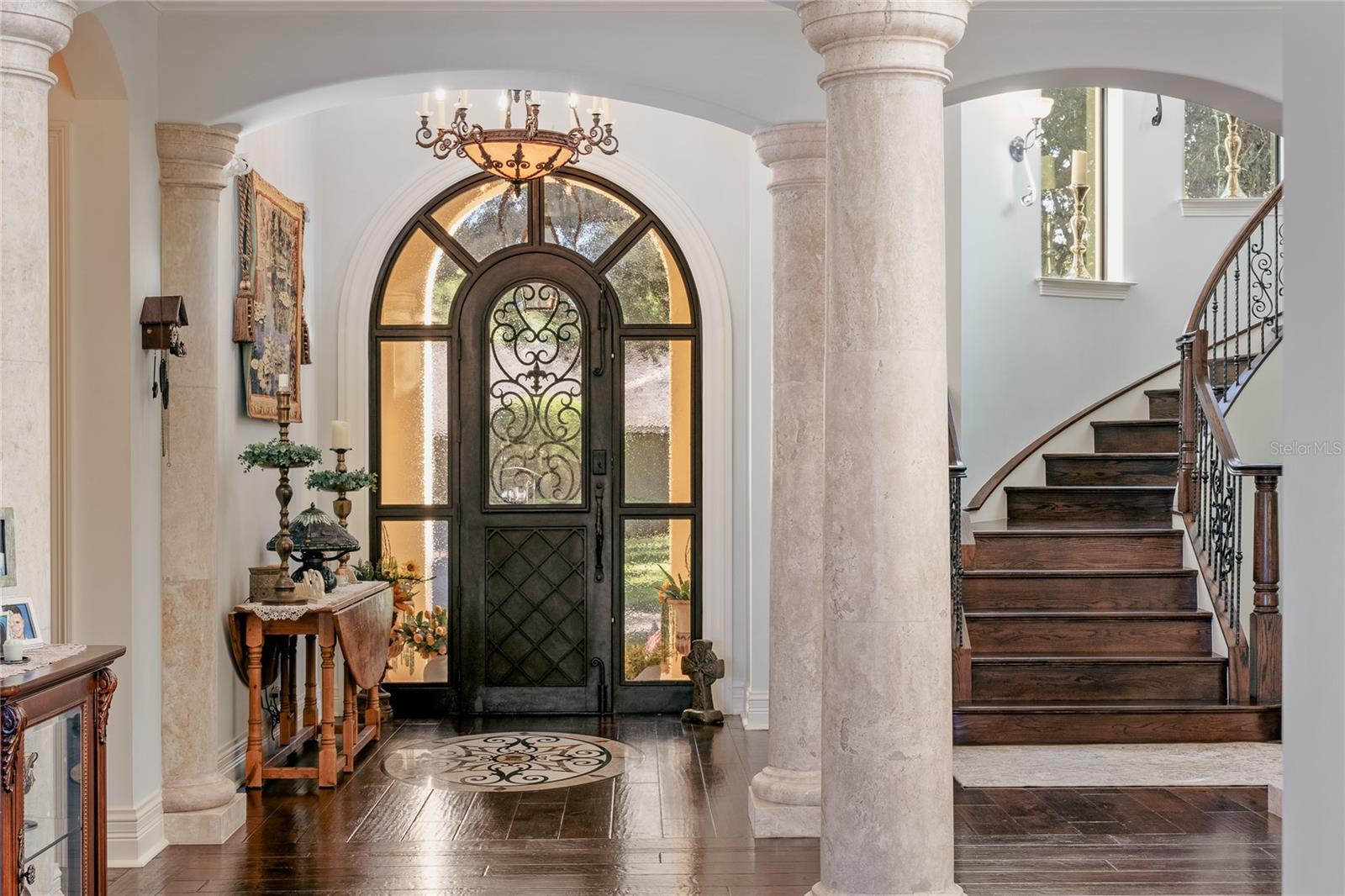 Image 2 of 69 For 10433 Banyan Way