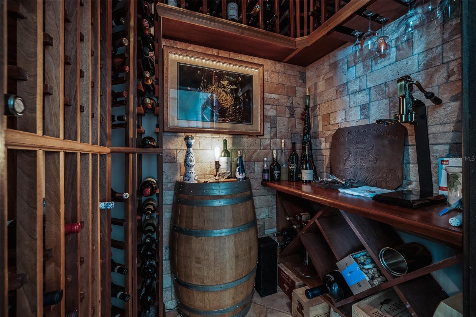 Image 22 of 69 For 10433 Banyan Way