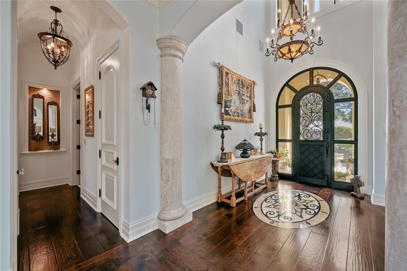 Image 4 of 69 For 10433 Banyan Way