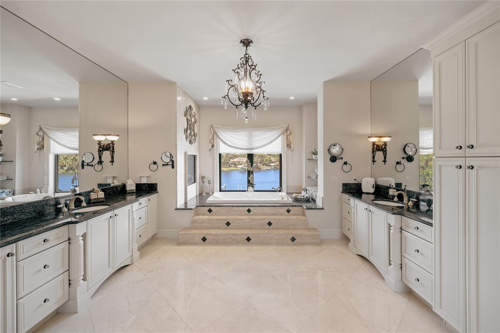 Image 40 of 69 For 10433 Banyan Way