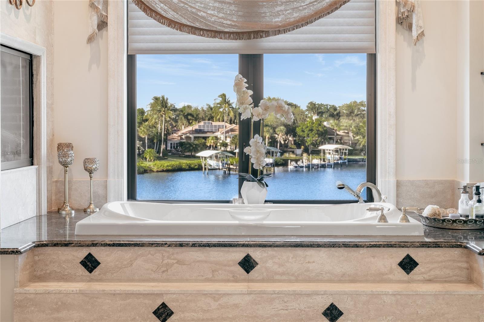 Image 41 of 69 For 10433 Banyan Way