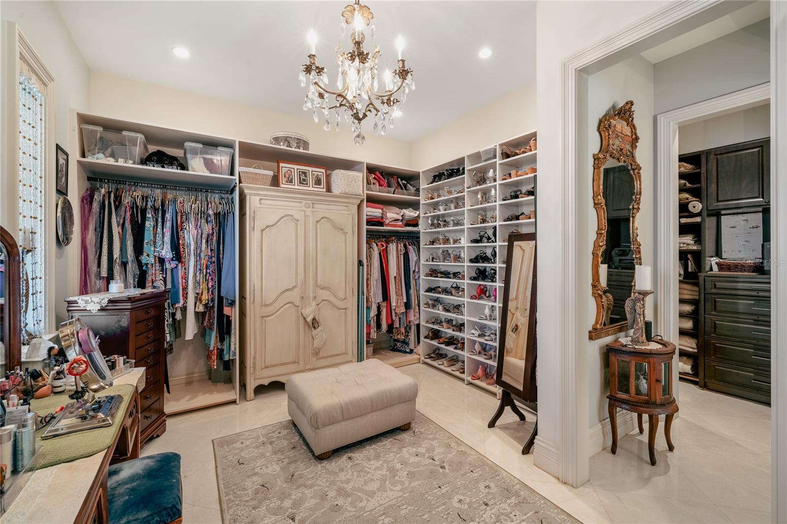 Image 43 of 69 For 10433 Banyan Way