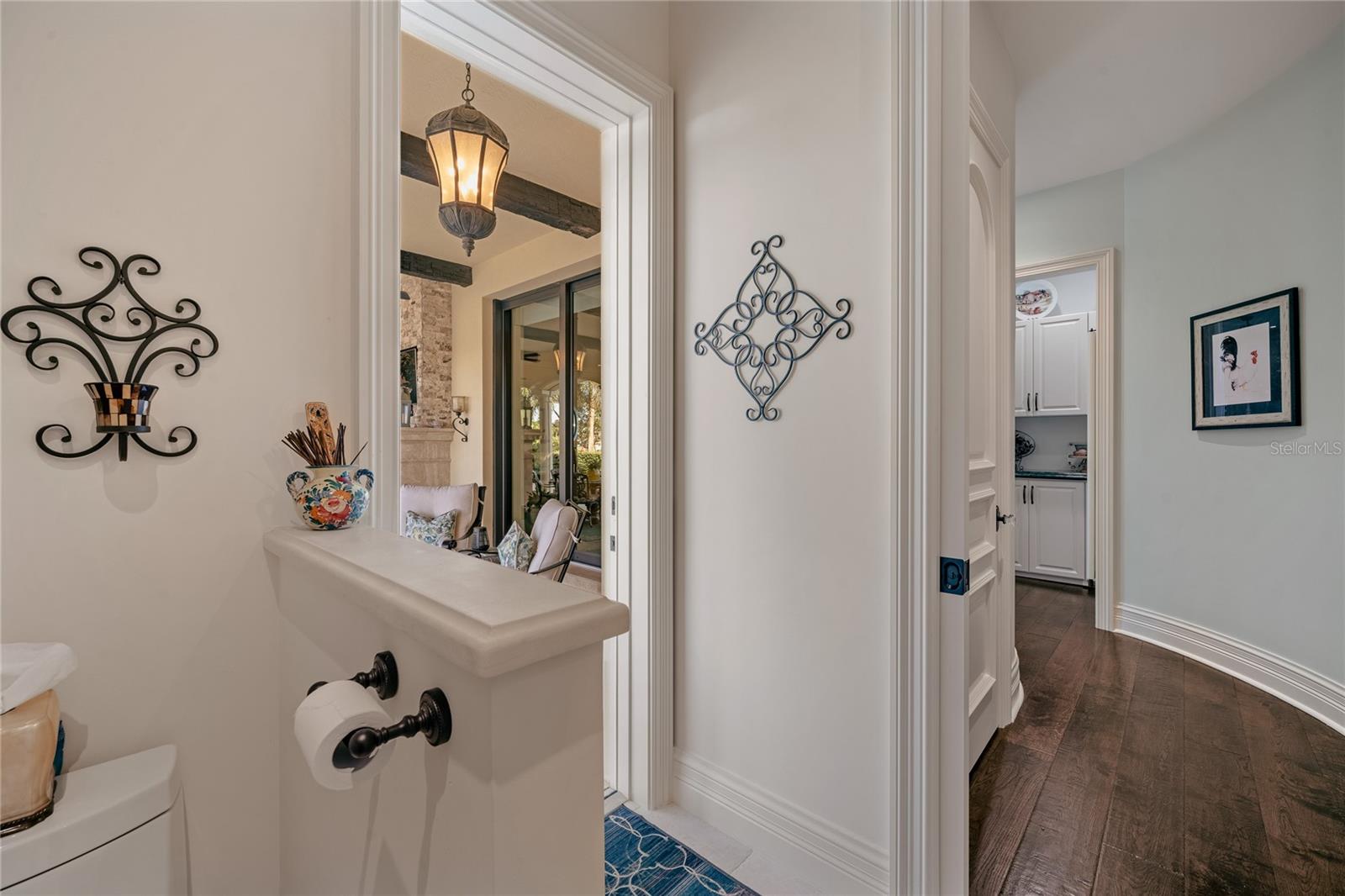 Image 45 of 69 For 10433 Banyan Way