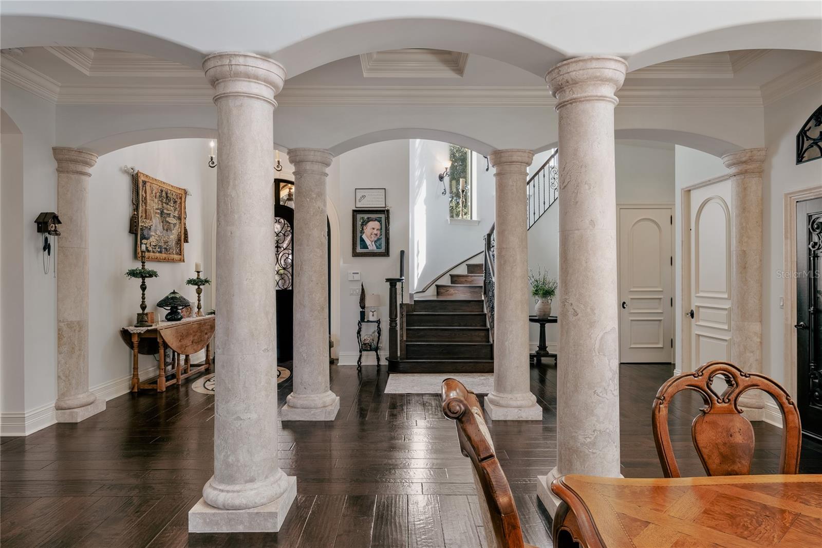 Image 5 of 69 For 10433 Banyan Way