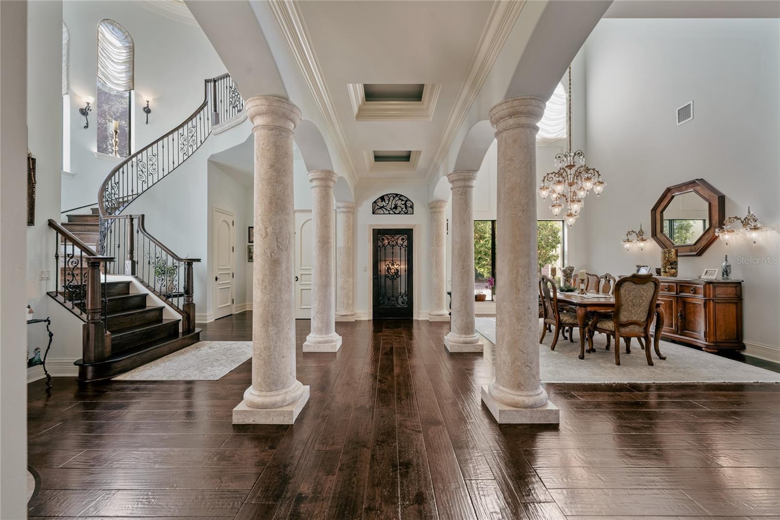 Image 7 of 69 For 10433 Banyan Way