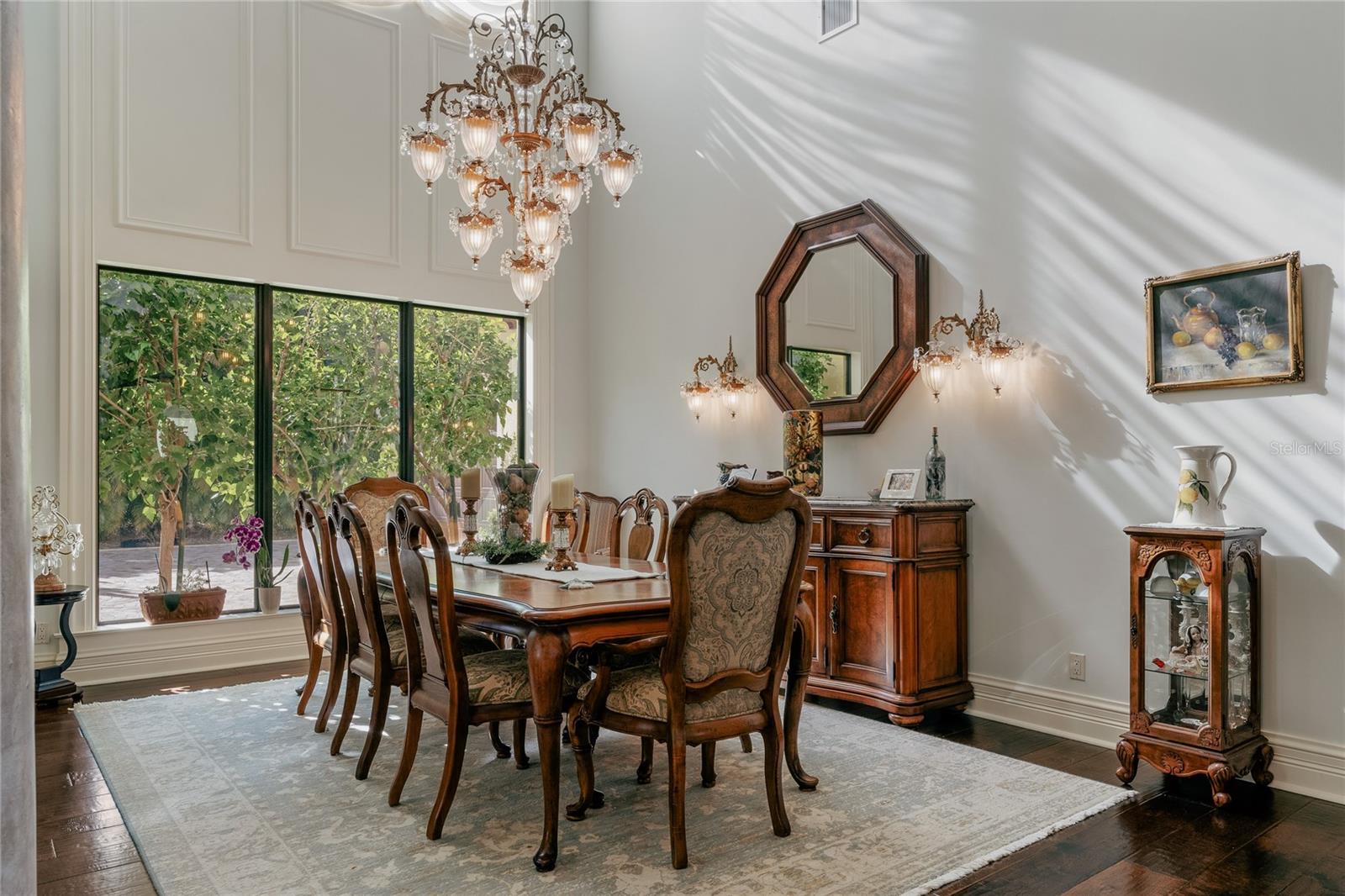 Image 8 of 69 For 10433 Banyan Way