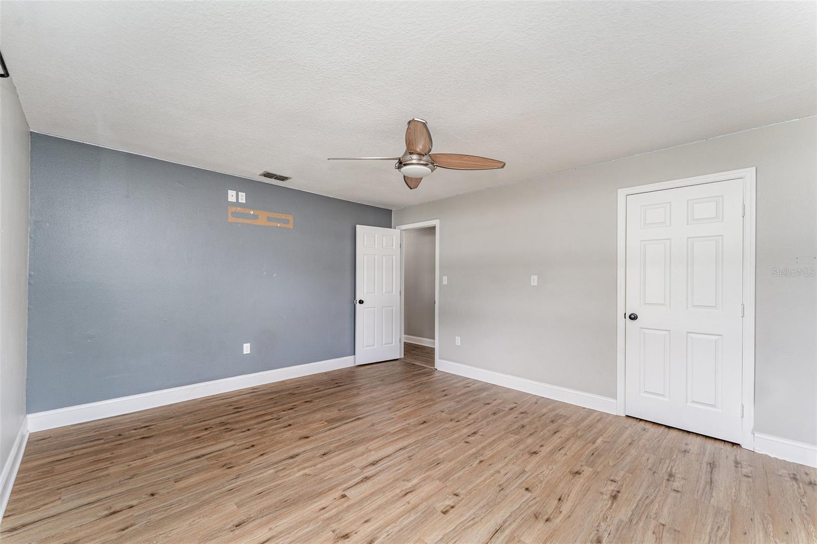 Image 16 of 35 For 4515 Meadowview Drive