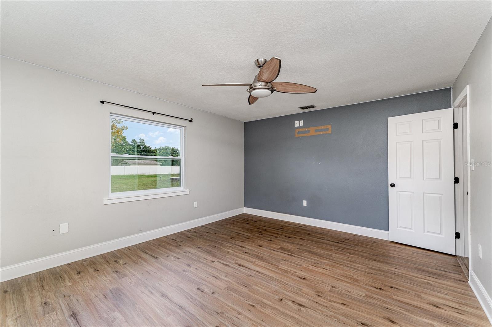 Image 18 of 35 For 4515 Meadowview Drive