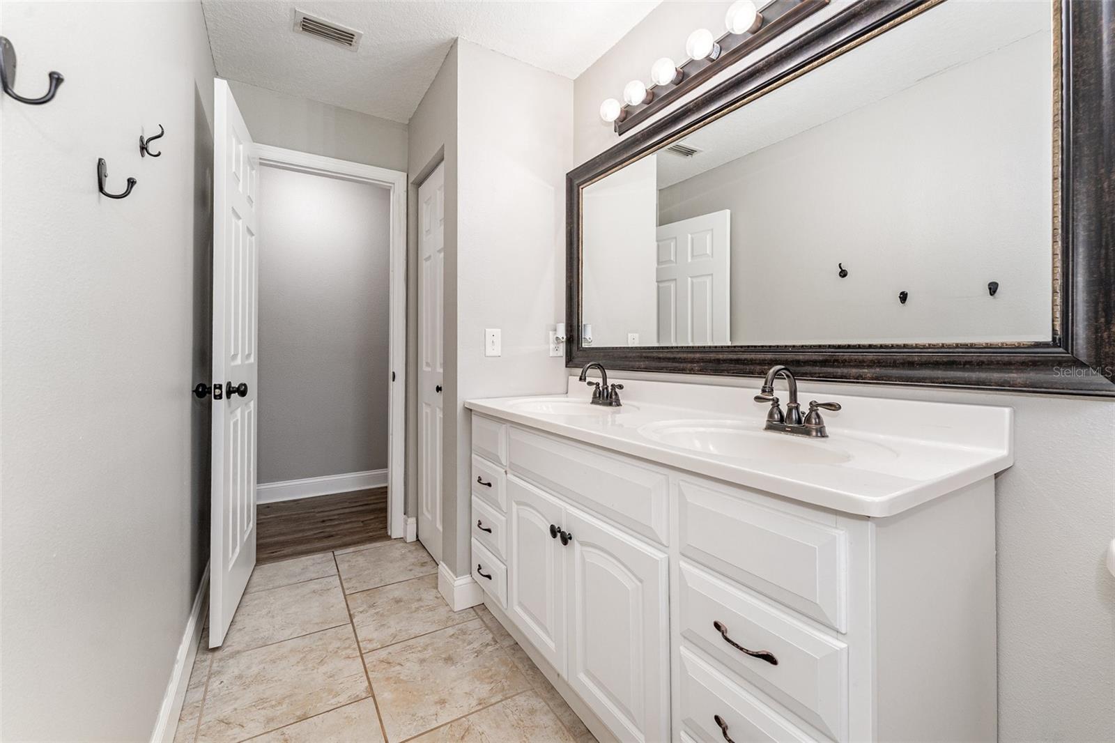 Image 29 of 35 For 4515 Meadowview Drive