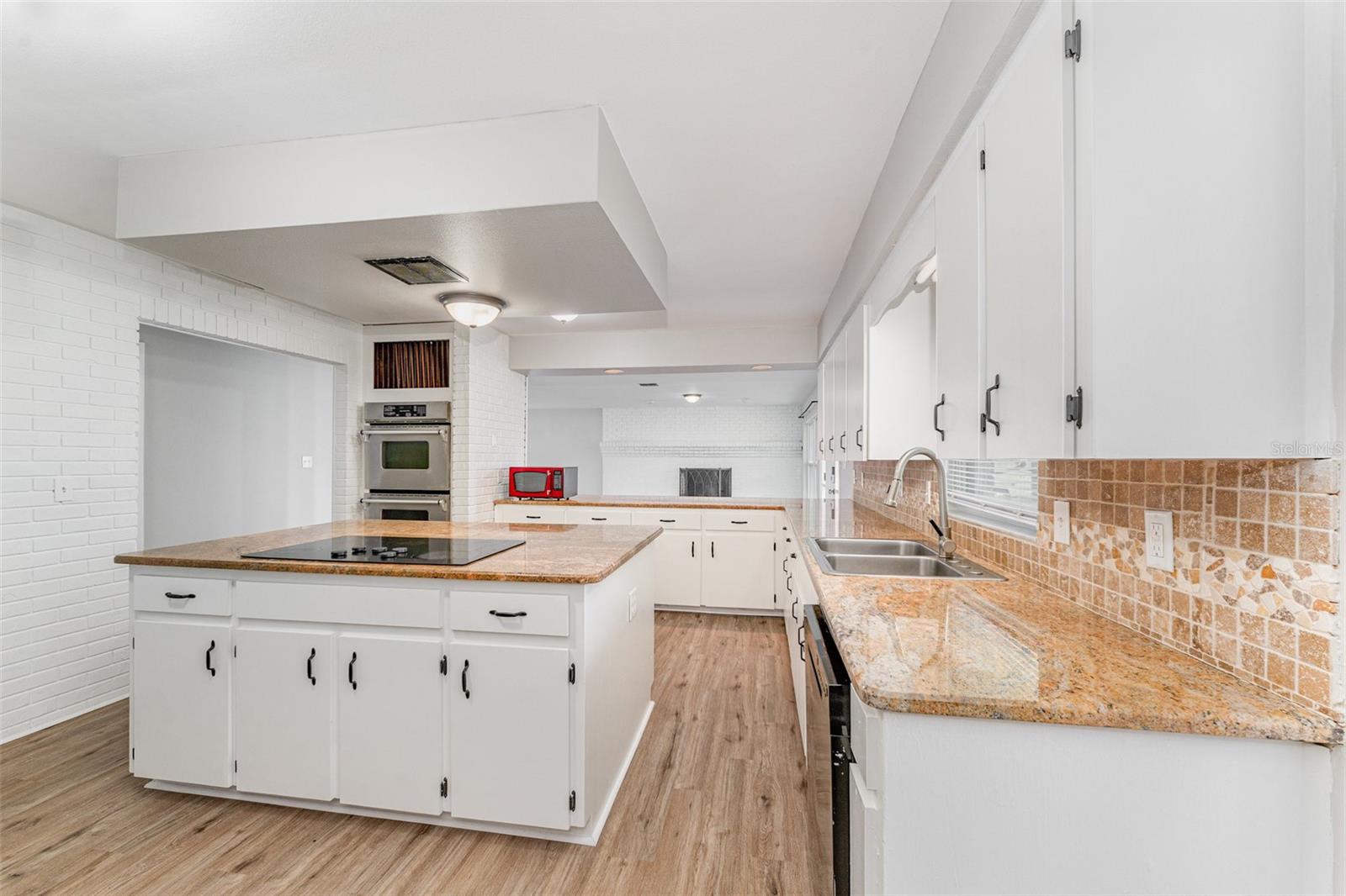 Image 8 of 35 For 4515 Meadowview Drive