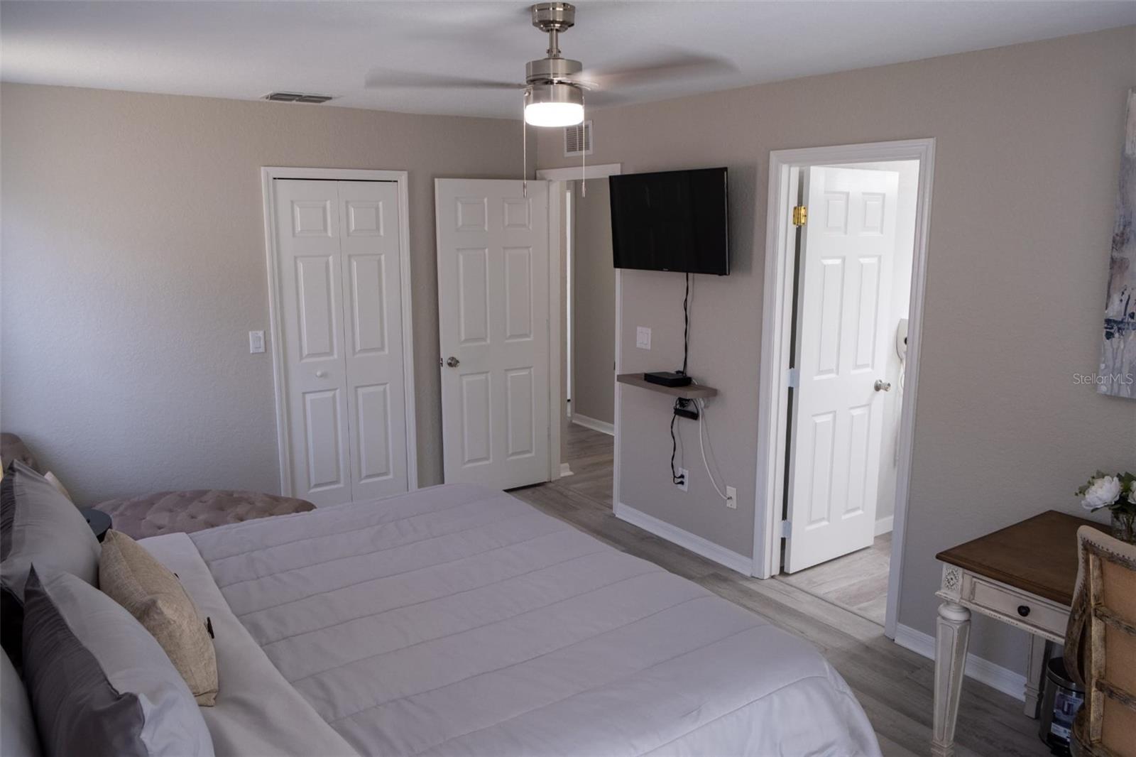 Image 11 of 21 For 1002 Calabria Avenue
