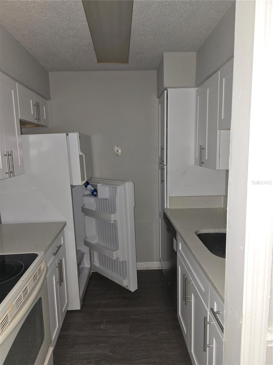 Image 10 of 18 For 325 Wymore Rd  104