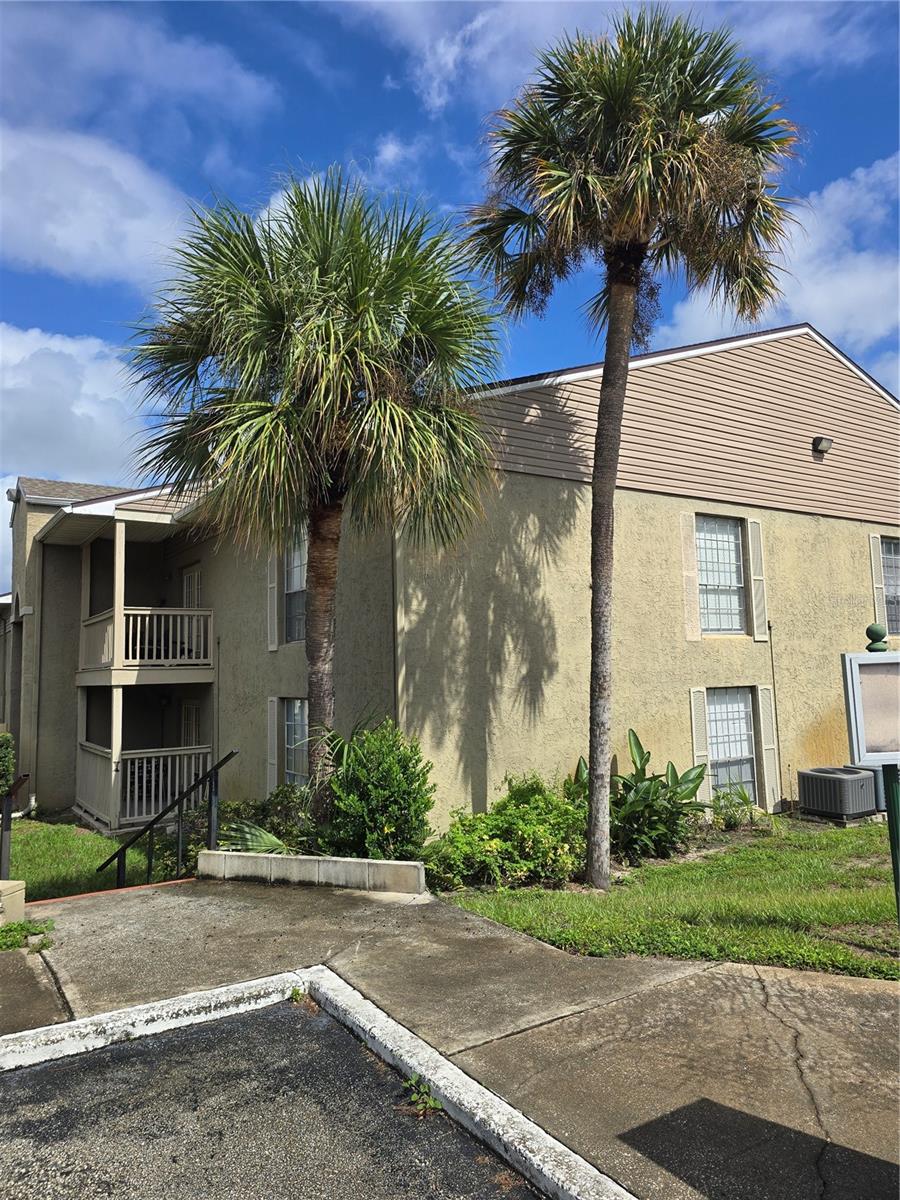 Image 3 of 18 For 325 Wymore Rd  104