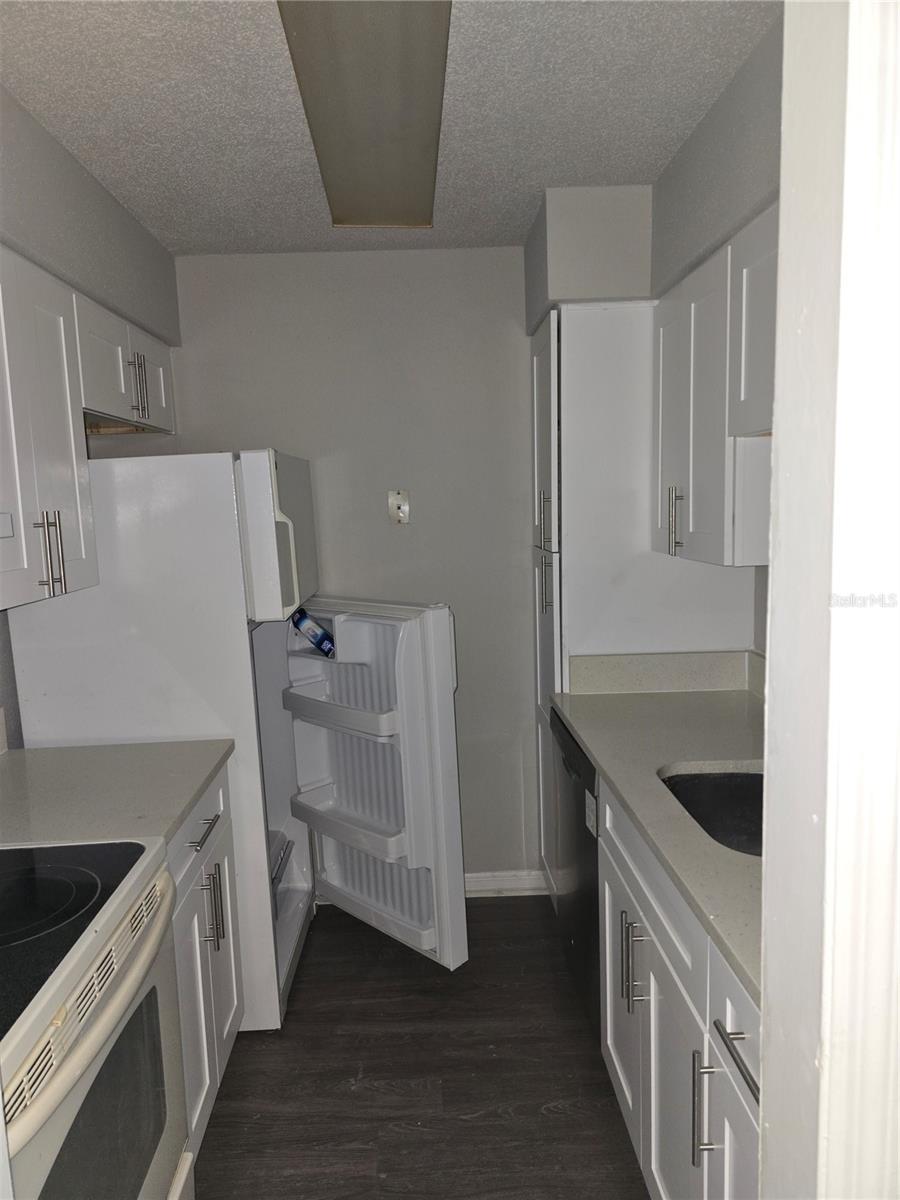 Image 9 of 18 For 325 Wymore Rd  104