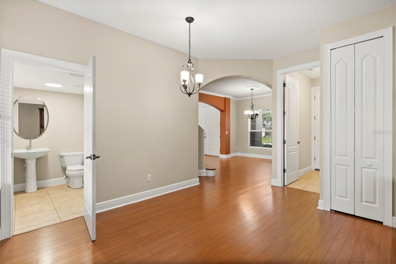 Image 11 of 35 For 57 Valleywood Drive