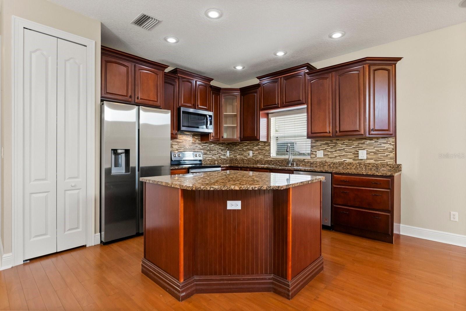 Image 13 of 35 For 57 Valleywood Drive