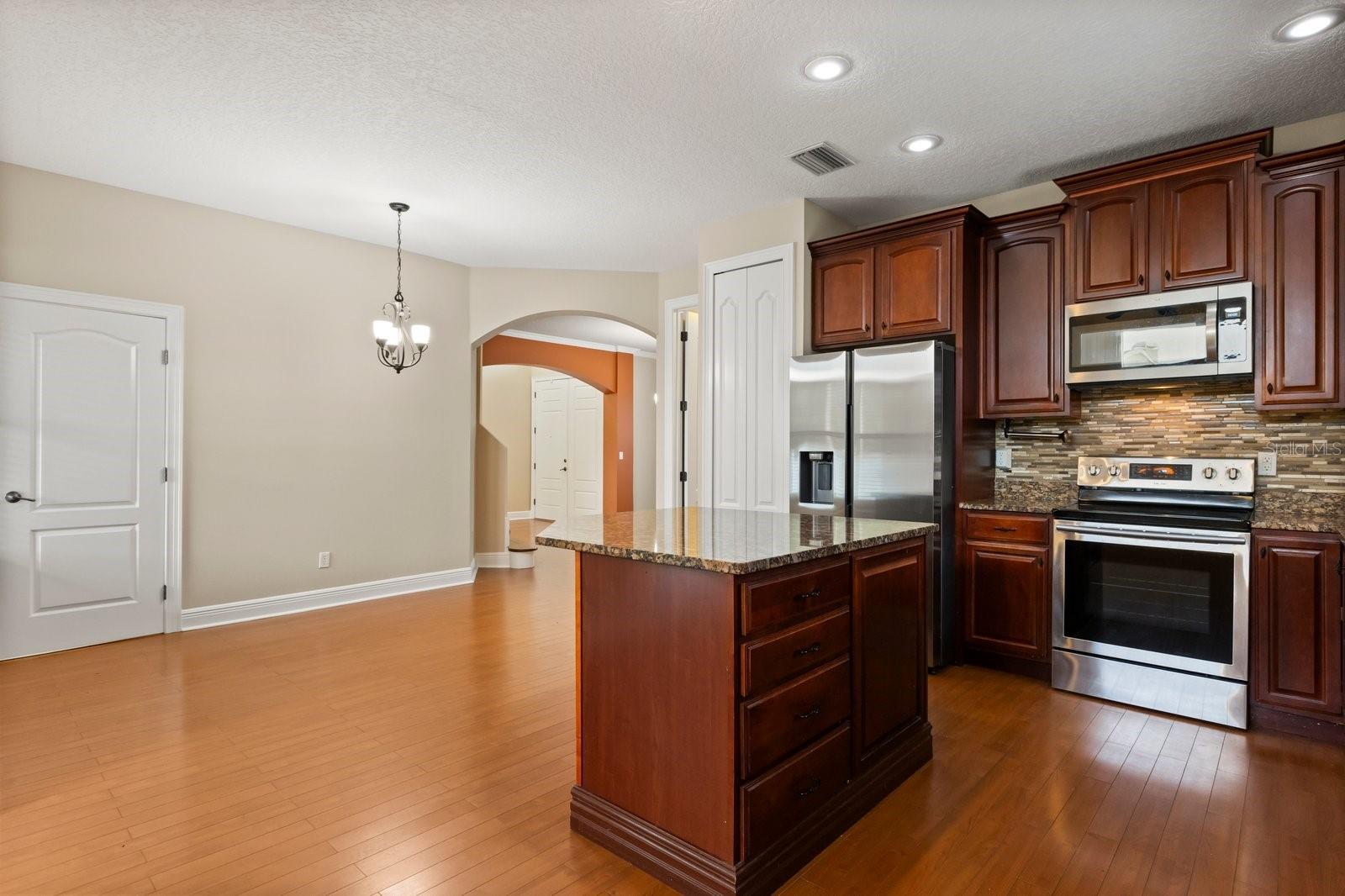 Image 14 of 35 For 57 Valleywood Drive