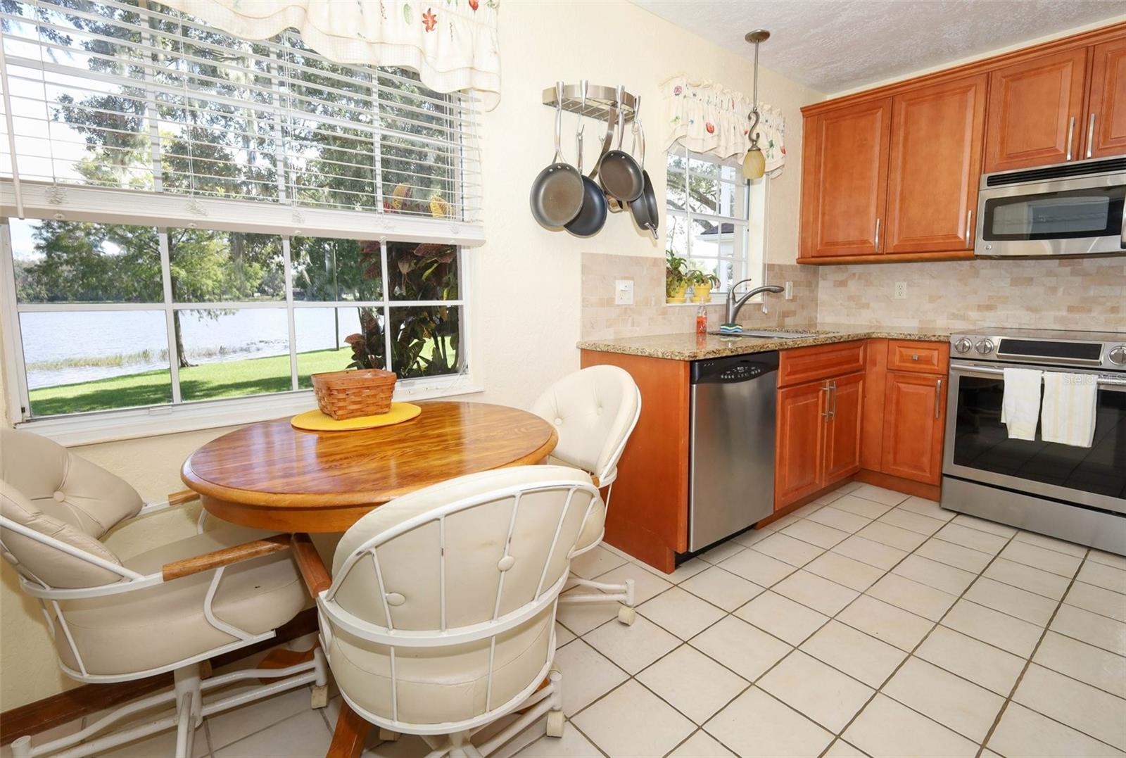 Image 13 of 63 For 1628 Lawndale Circle