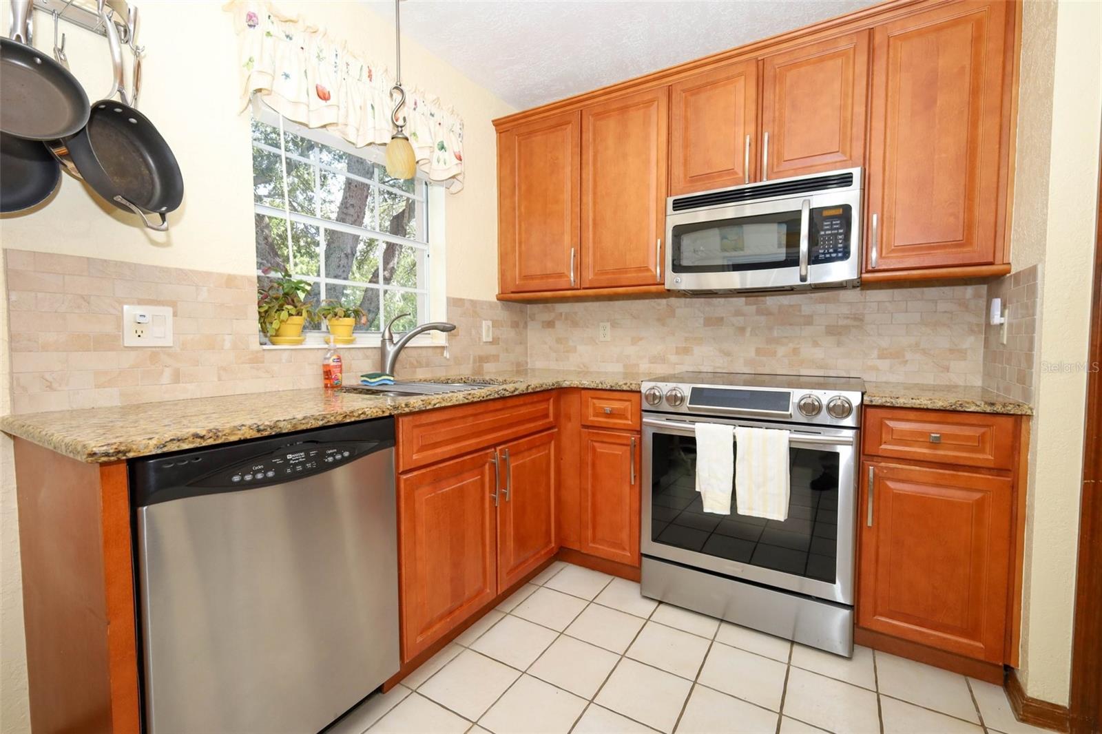 Image 14 of 63 For 1628 Lawndale Circle