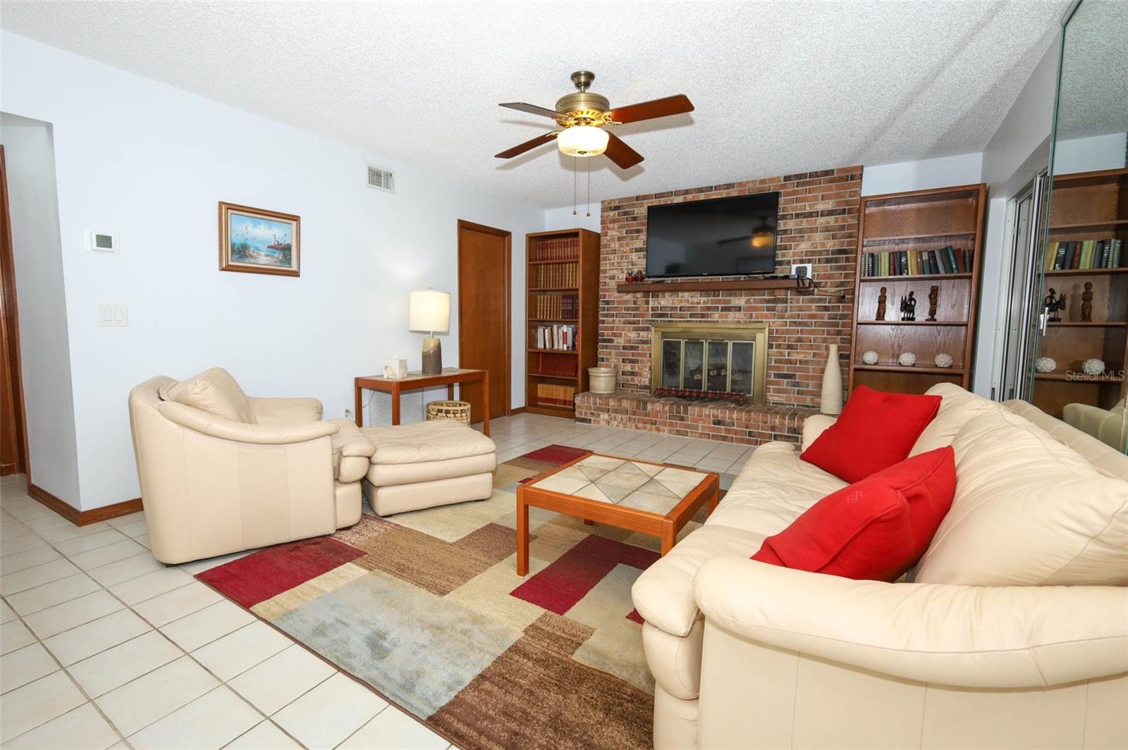 Image 19 of 63 For 1628 Lawndale Circle