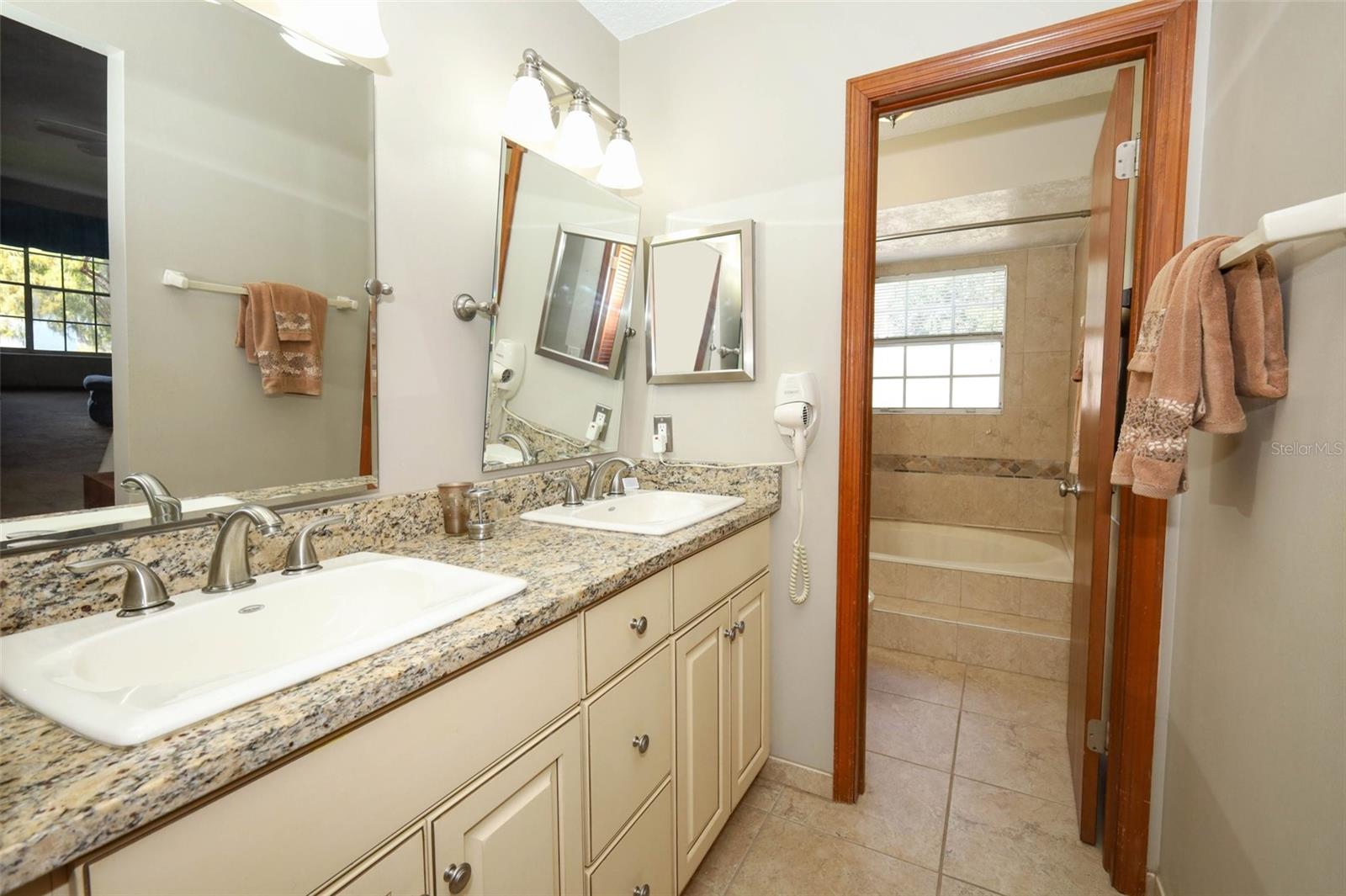 Image 32 of 63 For 1628 Lawndale Circle
