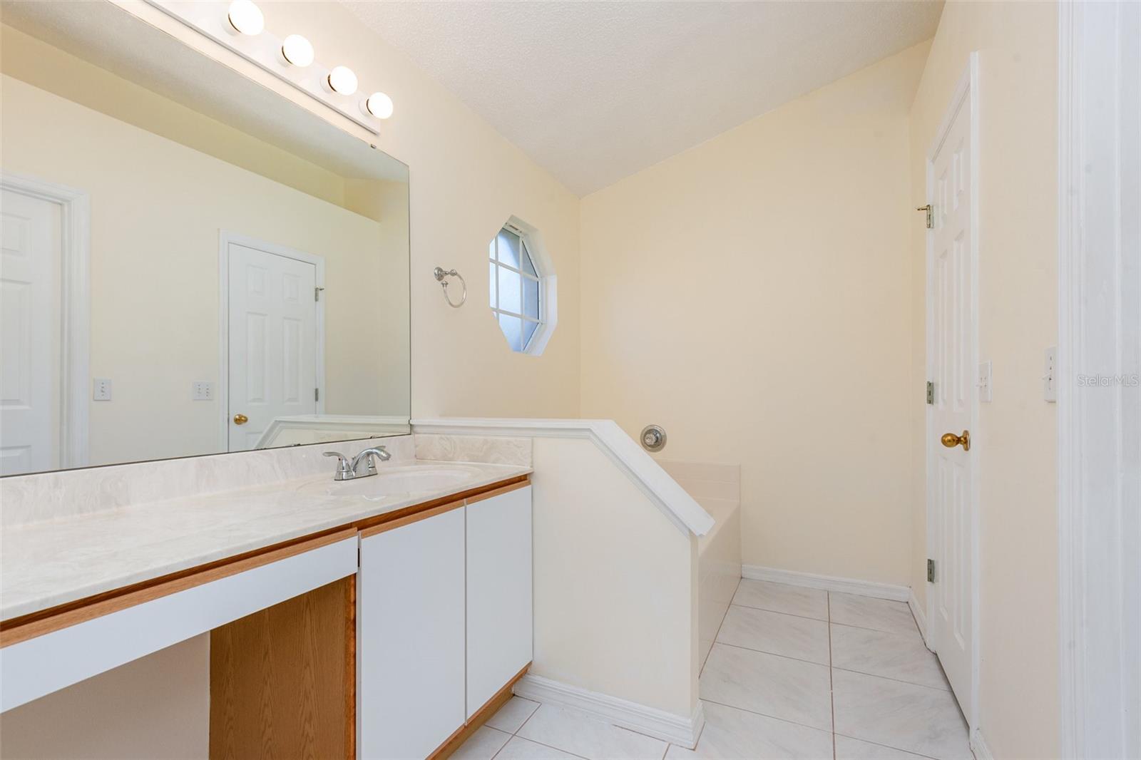 Image 11 of 25 For 844 Delfino Place