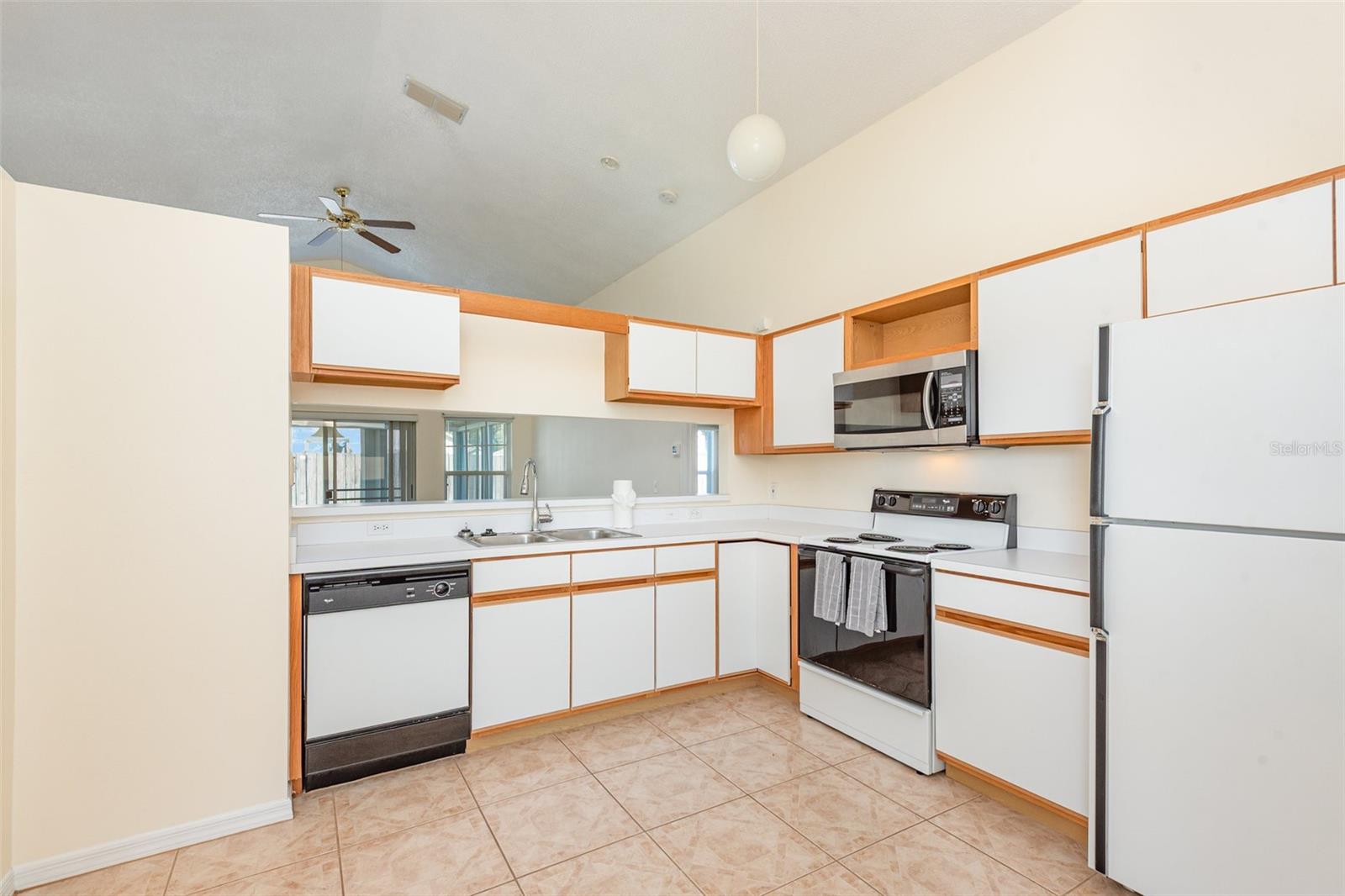 Image 5 of 25 For 844 Delfino Place