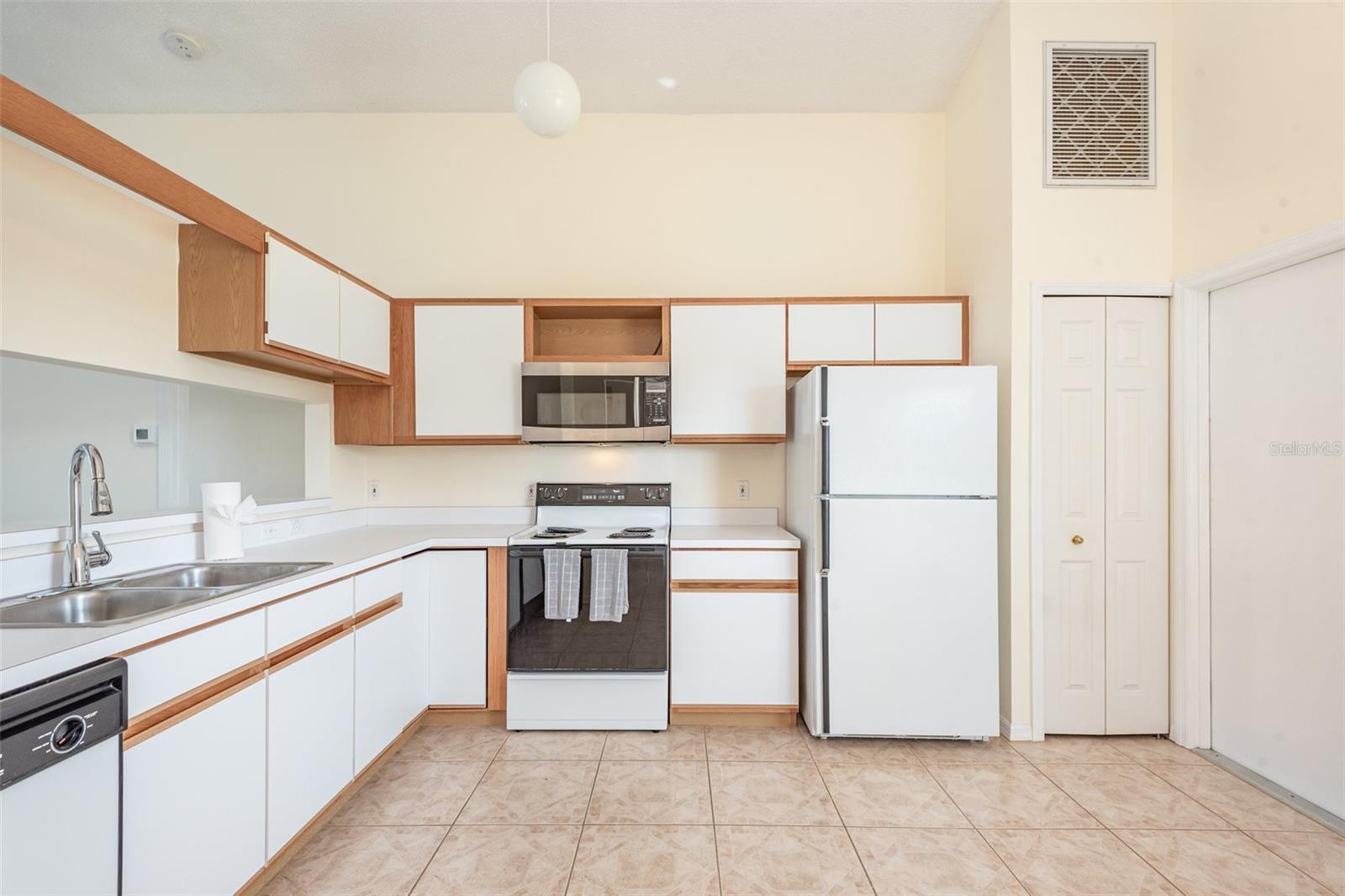 Image 6 of 25 For 844 Delfino Place