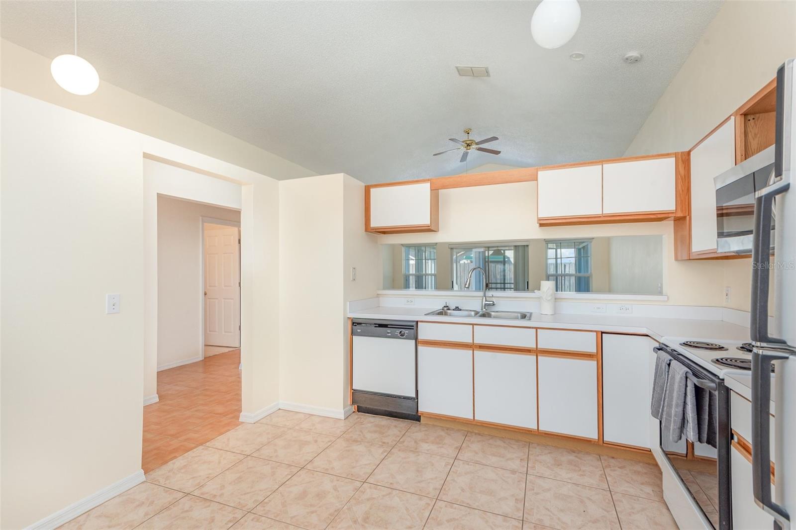 Image 7 of 25 For 844 Delfino Place