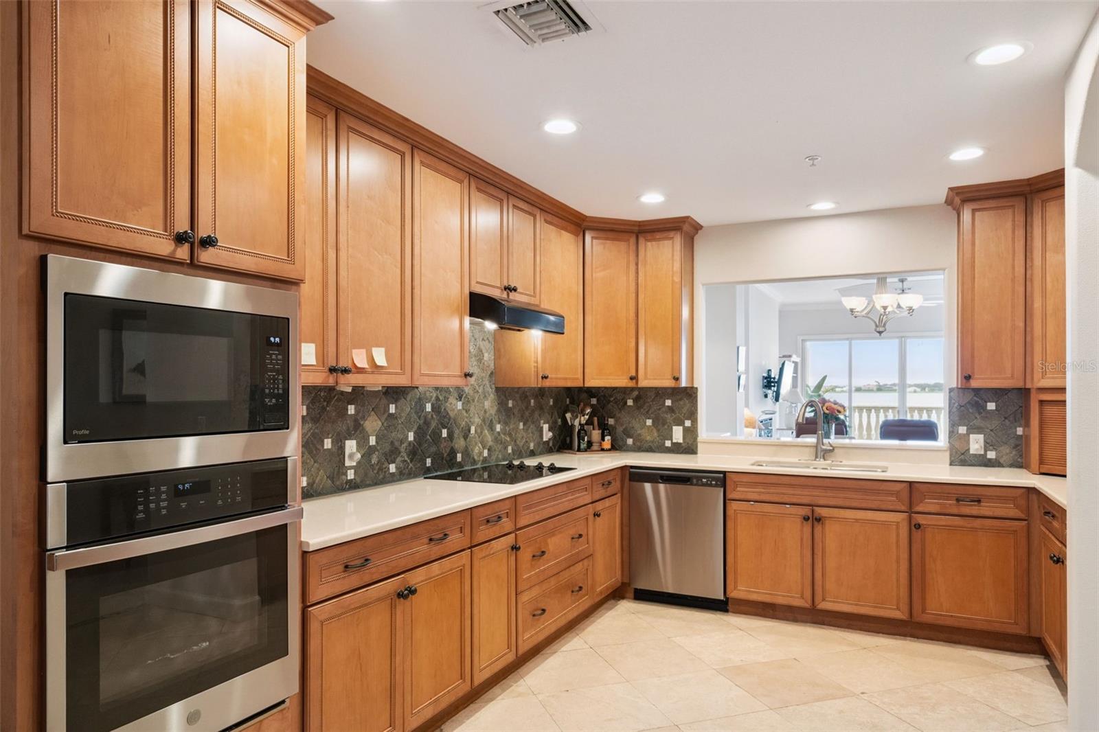 Image 24 of 58 For 8761 The Esplanade  5