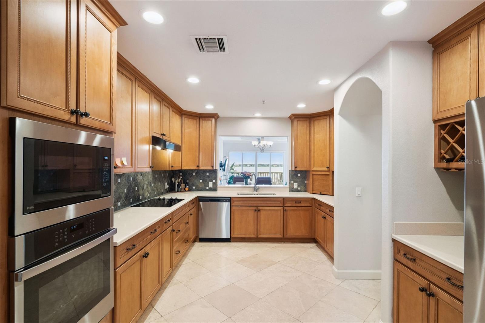 Image 27 of 58 For 8761 The Esplanade  5