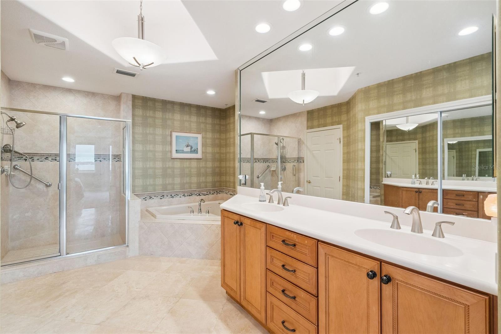 Image 42 of 58 For 8761 The Esplanade  5