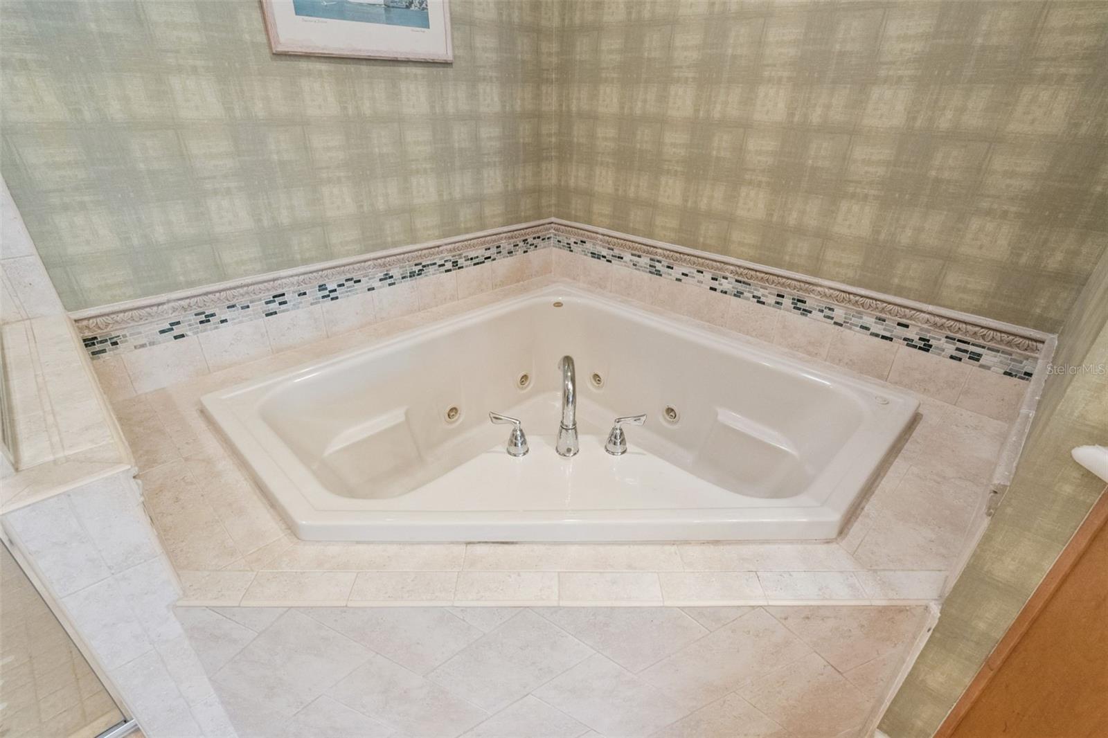 Image 43 of 58 For 8761 The Esplanade  5