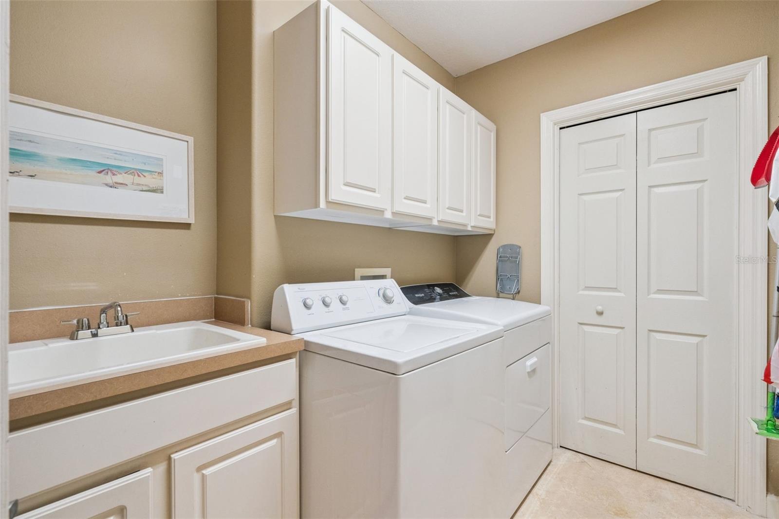 Image 49 of 58 For 8761 The Esplanade  5