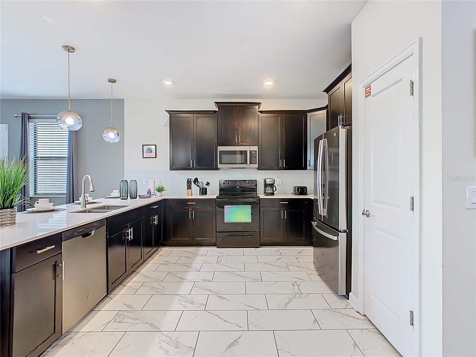 Image 8 of 56 For 2925 Fable Street