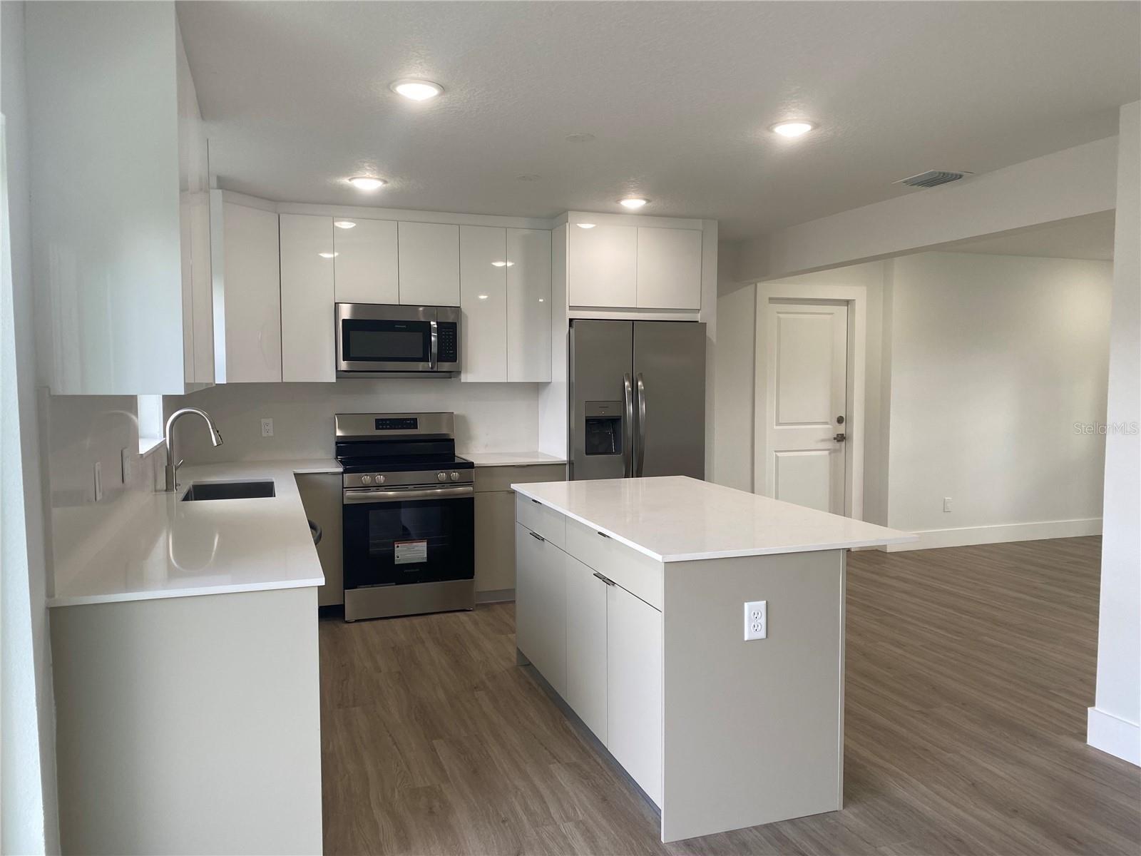 Image 14 of 49 For 1115 Munster Court