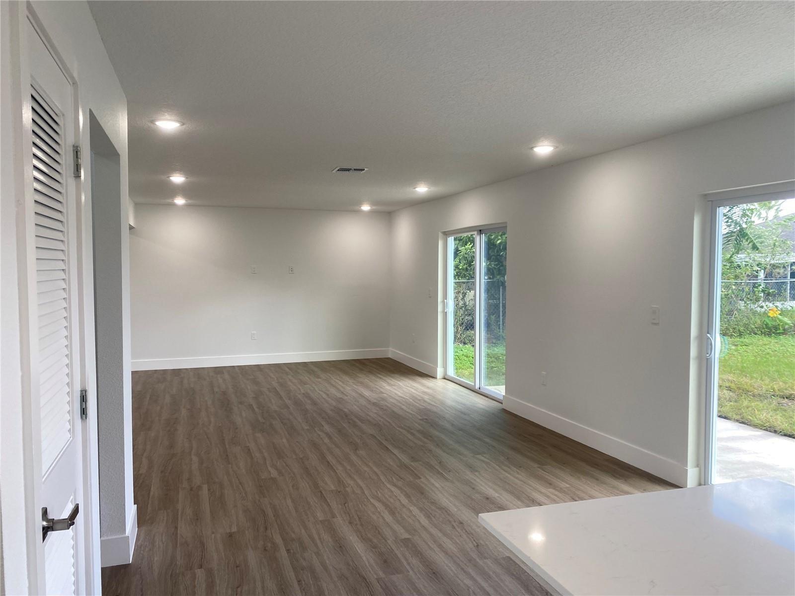 Image 18 of 49 For 1115 Munster Court