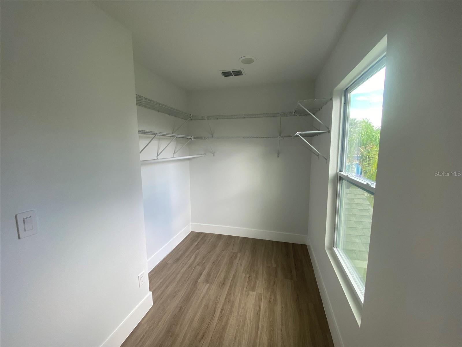 Image 26 of 49 For 1115 Munster Court