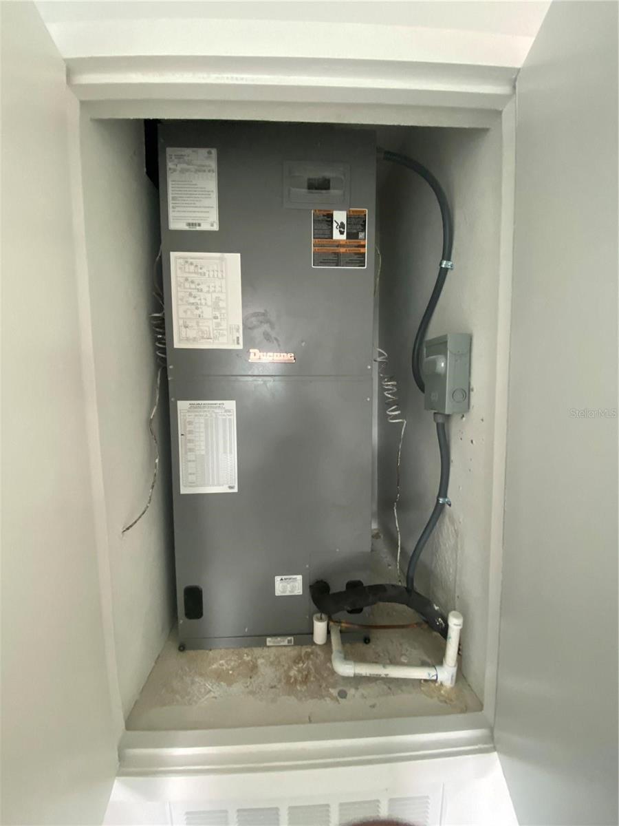 Image 48 of 49 For 1115 Munster Court