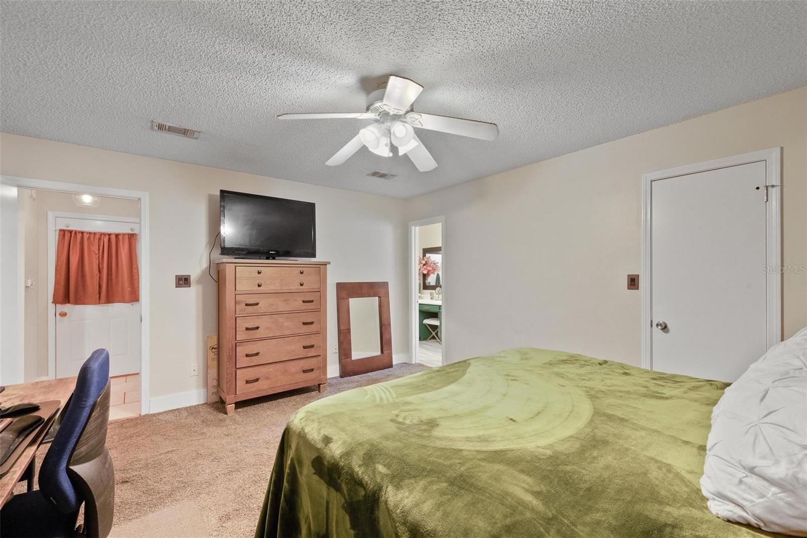 Image 17 of 42 For 4416 Summerfield Court