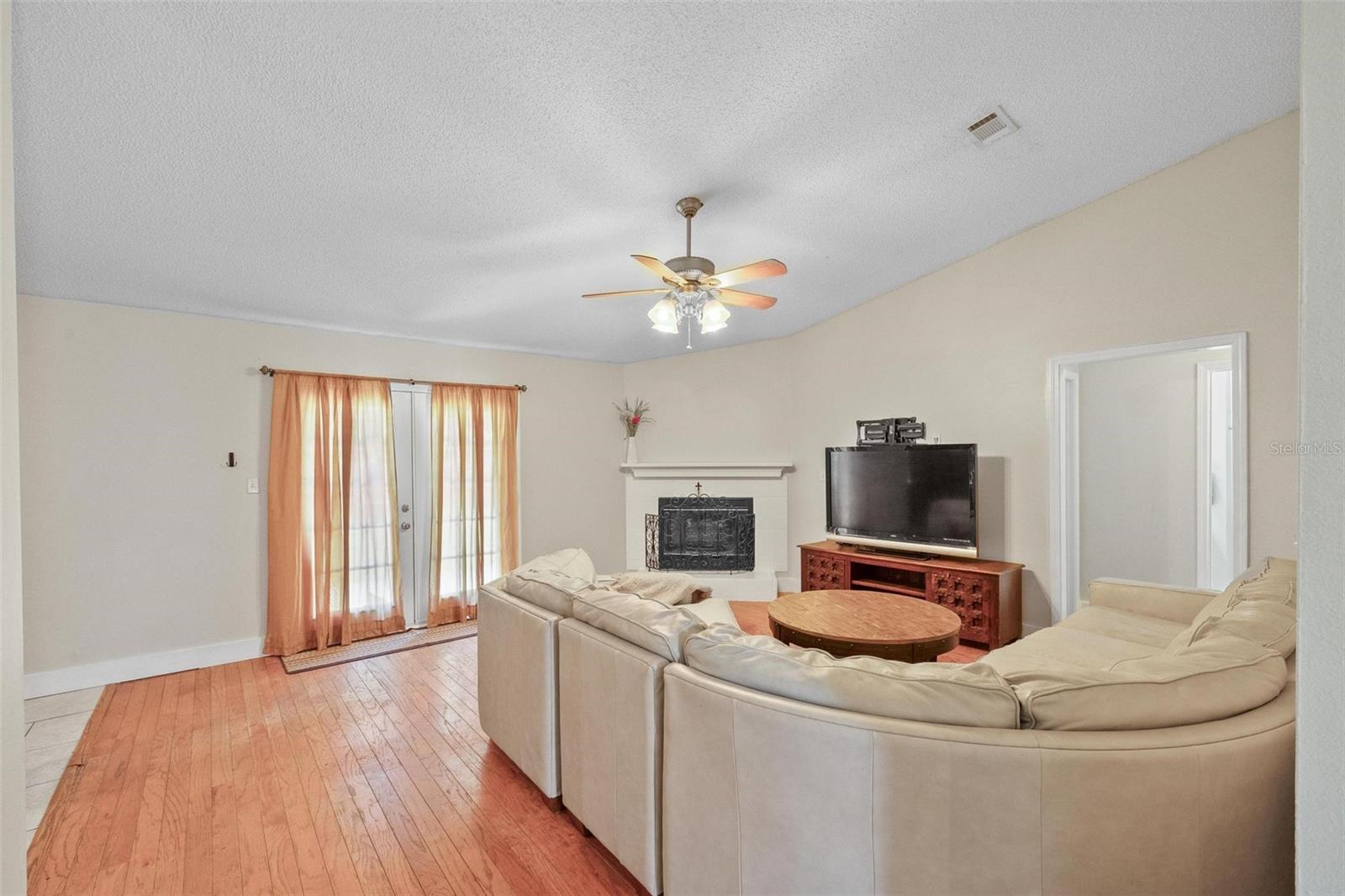 Image 28 of 42 For 4416 Summerfield Court