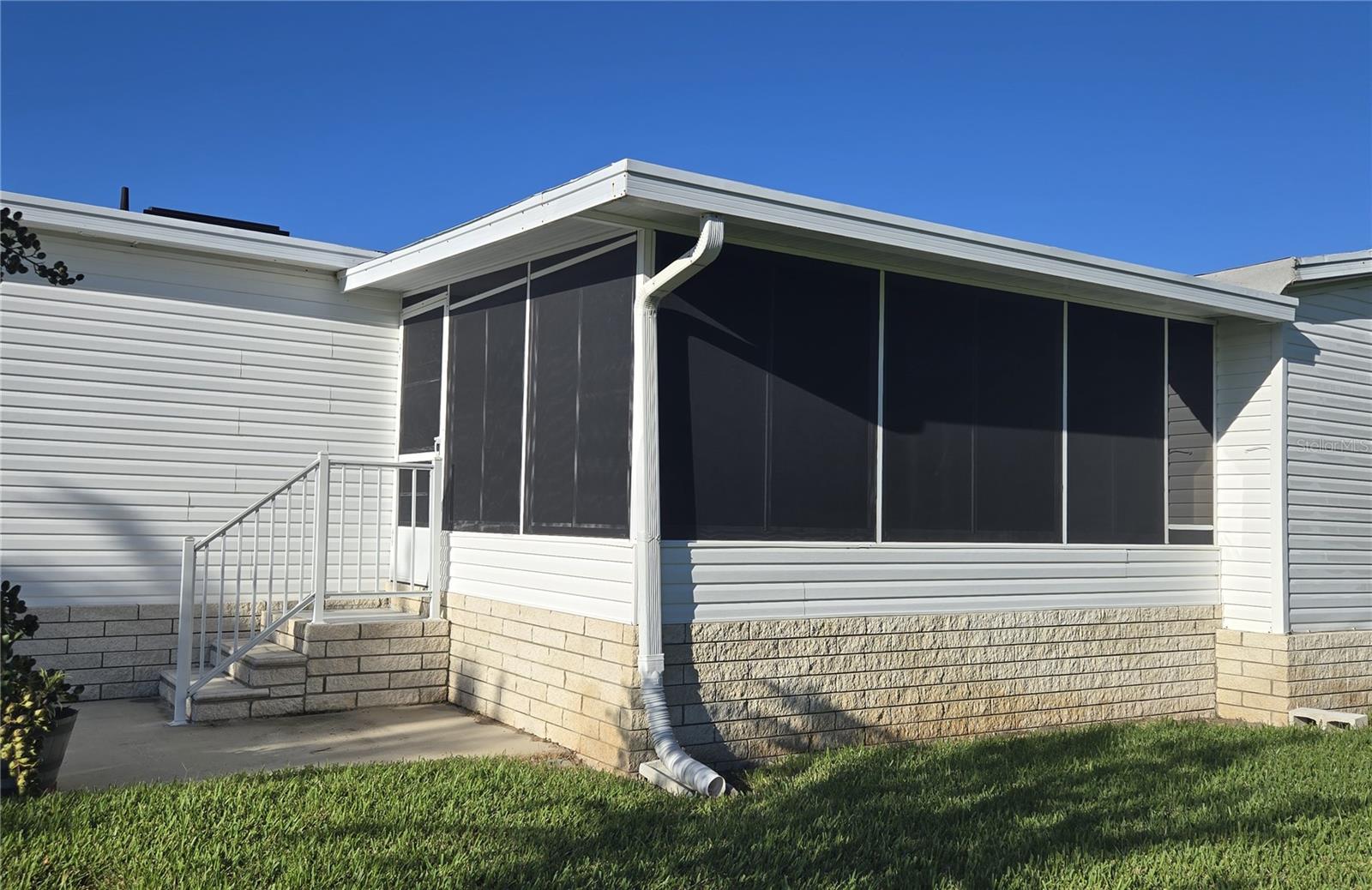 Image 2 of 31 For 2696 Lake Grassmere Circle 1874