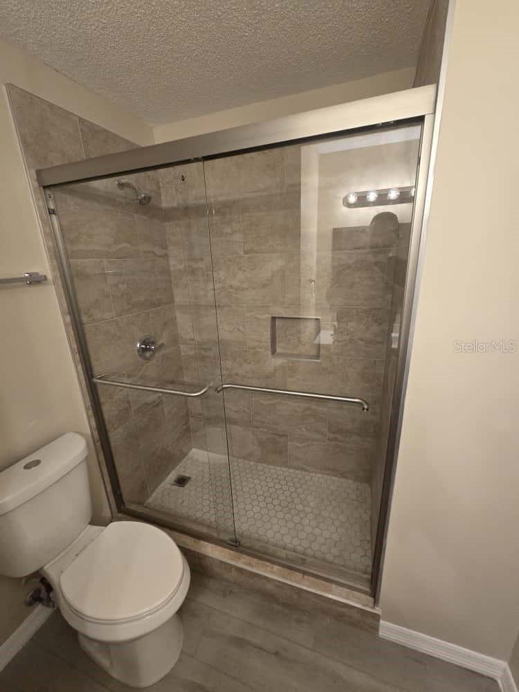 Image 10 of 15 For 611 Bay Avenue