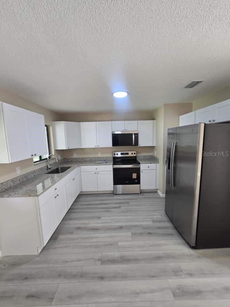 Image 12 of 15 For 611 Bay Avenue