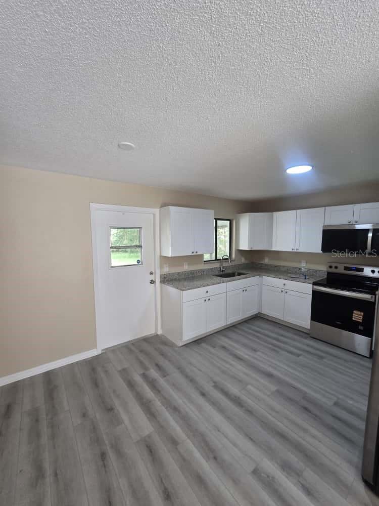 Image 13 of 15 For 611 Bay Avenue