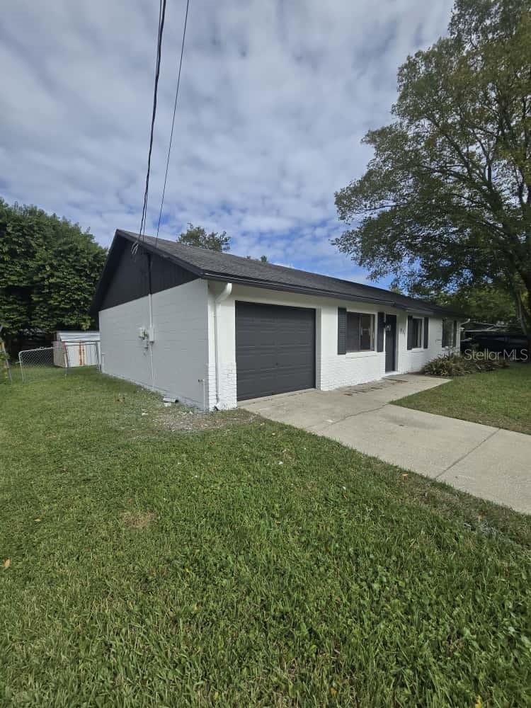 Image 2 of 15 For 611 Bay Avenue